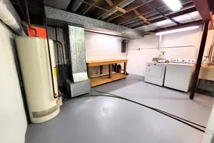 6240 W College Ave, Greendale, WI 53129 - Photo 18