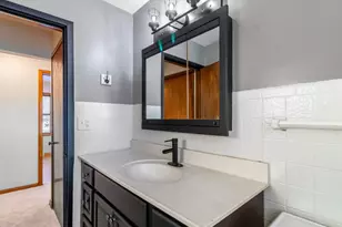 6417 N Green Bay Ave, Glendale, WI 53209 - Photo 16