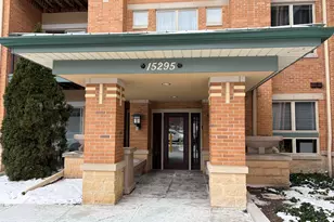 15295 W Library Ln, New Berlin, WI 53151 - Photo 16