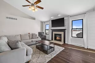 242 Cotton Grass Ln, Walworth, WI 53184 - Photo 4