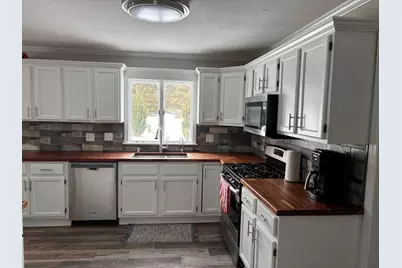 N64W21021  Mill Rd, Menomonee Falls, WI 53051 - Photo 10