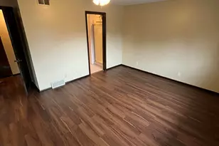 N17W5348 Garfield St, Cedarburg, WI 53012 - Photo 8