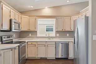 1978 Sandalwood Dr, Onalaska, WI 54650 - Photo 10