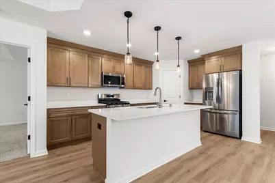 512  Hunter Oaks Blvd #901, Watertown, WI 53094 - Photo 2