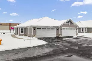 512 Hunter Oaks Blvd, Watertown, WI 53094 - Photo 1