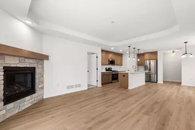 512  Hunter Oaks Blvd #901, Watertown, WI 53094 - Photo 8