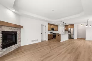 512 Hunter Oaks Blvd, Watertown, WI 53094 - Photo 8