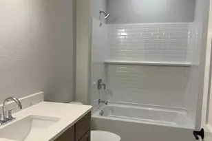 1039 Waterstone Ct, Pewaukee, WI 53072 - Photo 8