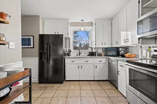 8331 N Poplar Dr, Fox Point, WI 53217 - Photo 12