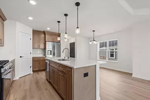 504 Hunter Oaks Blvd, Watertown, WI 53094 - Photo 4