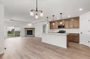 504 Hunter Oaks Blvd, Watertown, WI 53094 - Photo 6