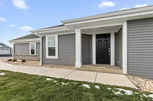 500 Hunter Oaks Blvd, Watertown, WI 53094 - Photo 2