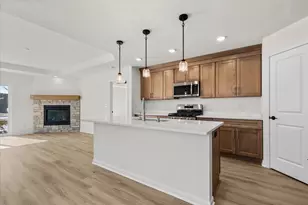 536 Hunter Oaks Blvd, Watertown, WI 53094 - Photo 4