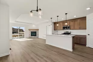 536 Hunter Oaks Blvd, Watertown, WI 53094 - Photo 8