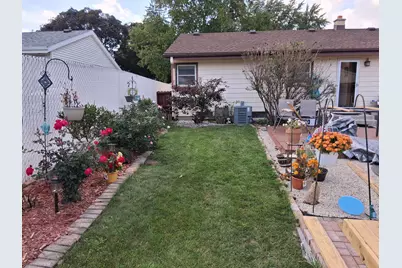 8743 W Arden Pl, Milwaukee, WI 53225 - Photo 20