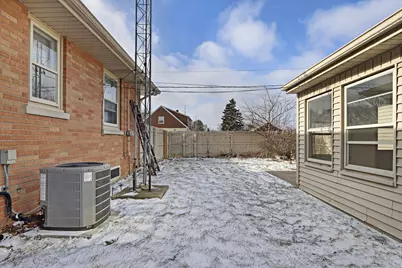 2018  33rd St, Kenosha, WI 53140 - Photo 24