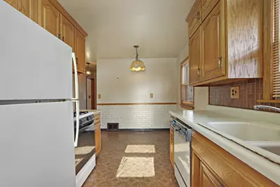 2018  33rd St, Kenosha, WI 53140 - Photo 10