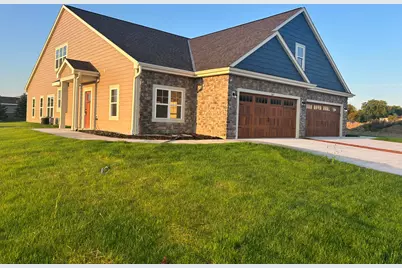 529  Firefly Trl #1, Hartford, WI 53027 - Photo 2