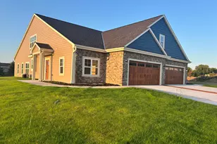 529 Fire Fly Trail, Hartford, WI 53027 - Photo 2