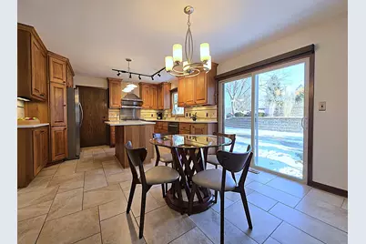 5640 S Aberdeen Dr, New Berlin, WI 53146 - Photo 10