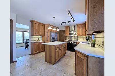 5640 S Aberdeen Dr, New Berlin, WI 53146 - Photo 2