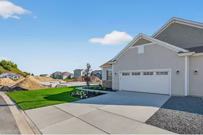 857  Stirling Dr #Bldg 20, Unit 40, Oconomowoc, WI 53066 - Photo 2