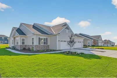 857  Stirling Dr #Bldg 20, Unit 40, Oconomowoc, WI 53066 - Photo 1