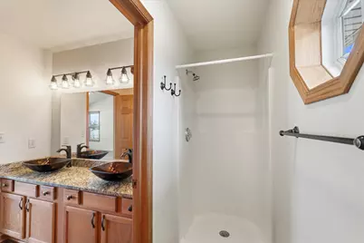 3212 E Lindy Ln, Oak Creek, WI 53154 - Photo 46