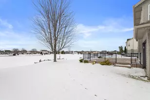 3212 E Lindy Ln, Oak Creek, WI 53154 - Photo 4