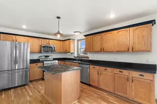 3212 E Lindy Ln, Oak Creek, WI 53154 - Photo 8