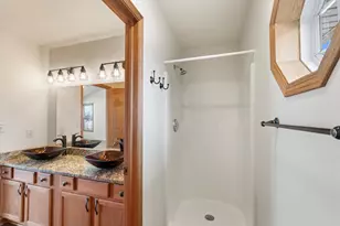 3212 E Lindy Ln, Oak Creek, WI 53154 - Photo 48