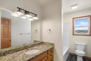 3212 E Lindy Ln, Oak Creek, WI 53154 - Photo 18