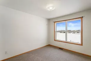 3212 E Lindy Ln, Oak Creek, WI 53154 - Photo 20