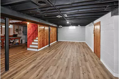 10708 W York Pl, Wauwatosa, WI 53222 - Photo 18