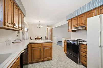 N72W15292  Patio Ct, Menomonee Falls, WI 53051 - Photo 8