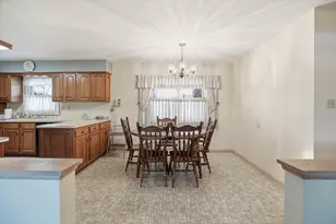 N72W15292 Patio Ct, Menomonee Falls, WI 53051 - Photo 10