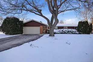 N72W15292 Patio Ct, Menomonee Falls, WI 53051 - Photo 2