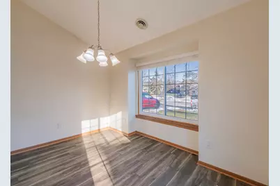 18775  Brookfield Lake Dr #8, Brookfield, WI 53045 - Photo 10