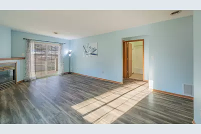 18775  Brookfield Lake Dr #8, Brookfield, WI 53045 - Photo 4