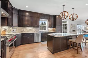 N29W26151 Coachman Dr, Pewaukee, WI 53072 - Photo 8