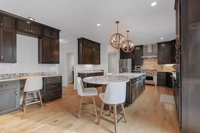 N29W26151  Coachman Dr, Pewaukee, WI 53072 - Photo 4