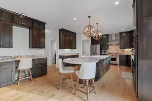 N29W26151 Coachman Dr, Pewaukee, WI 53072 - Photo 4