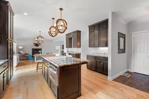 N29W26151 Coachman Dr, Pewaukee, WI 53072 - Photo 6