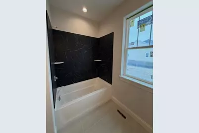 9800 N Migratory Ct, Mequon, WI 53097 - Photo 14