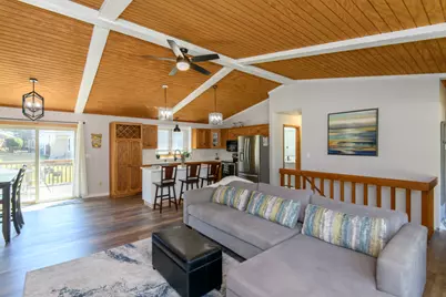 5422  Somerset Ln, Greenfield, WI 53221 - Photo 4