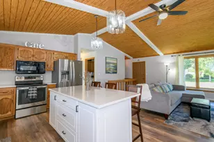 5422 Somerset Ln, Greenfield, WI 53221 - Photo 6