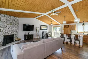 5422 Somerset Ln, Greenfield, WI 53221 - Photo 2