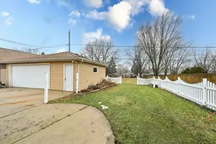 2806 E Bottsford Ave, Saint Francis, WI 53235 - Photo 20