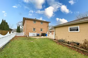 2806 E Bottsford Ave, Saint Francis, WI 53235 - Photo 22