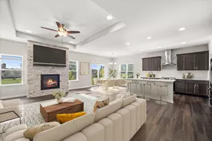 7911 W Oakwood Wy, Franklin, WI 53132 - Photo 2